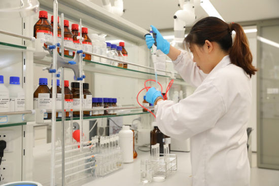 试点工作允许符合条件的化妆品备案人在其指定门店