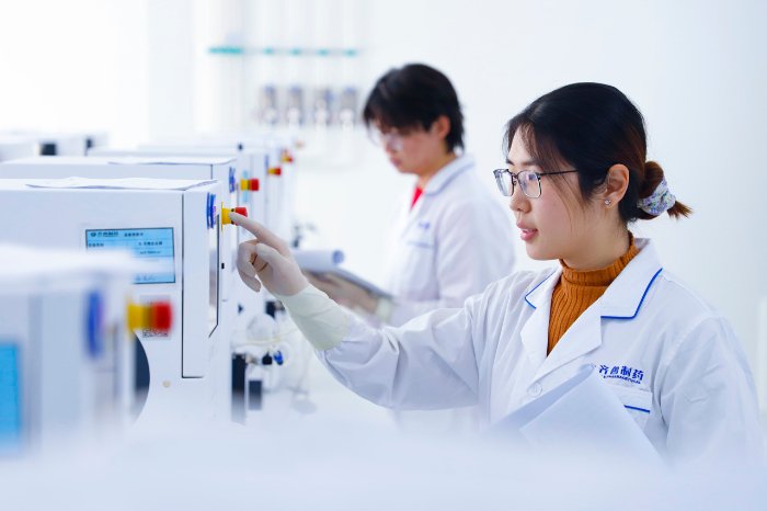 与可比公司波动情况形成差异