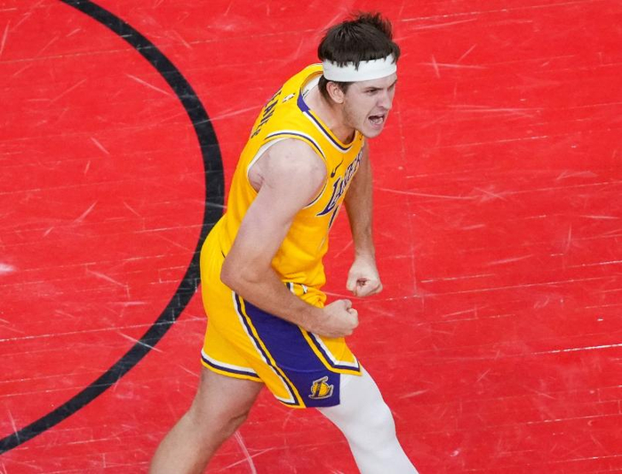 奥斯汀·里夫斯爆发成湖人关键核心，或获5年2