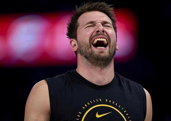 东契奇左腿筋二级拉伤无限期缺阵，湖人战绩与