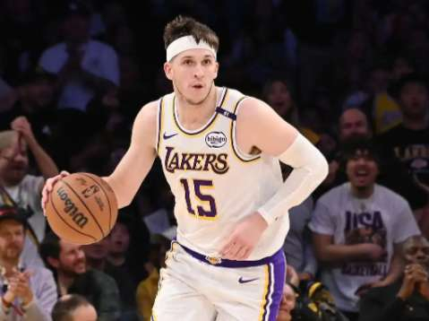 东契奇伤退湖人季后赛前景堪忧 里夫斯能否扛起