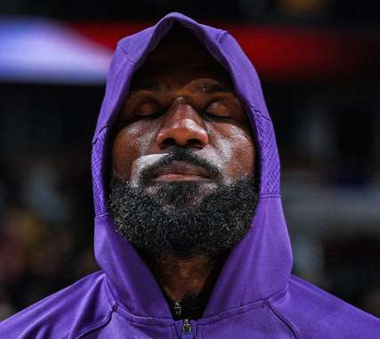 东契奇伤退湖人季后赛前景堪忧 里夫斯能否扛起