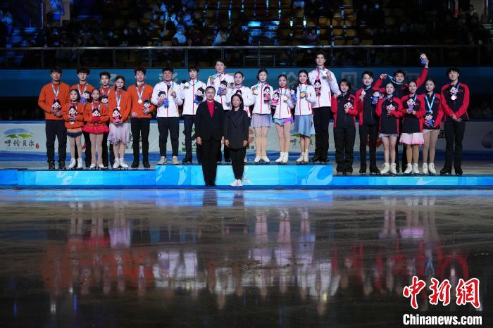 花样滑冰公开组团体赛北京队强势夺冠，广东队