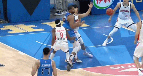 北京男篮绝杀广州 05后新星张鹏珲命中关键三分